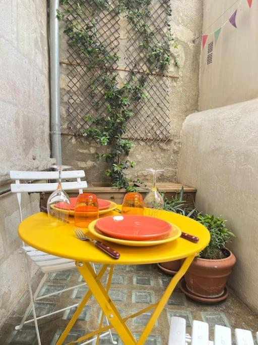"La Maison Jaune" Arles Centre Terrasse Luaran gambar